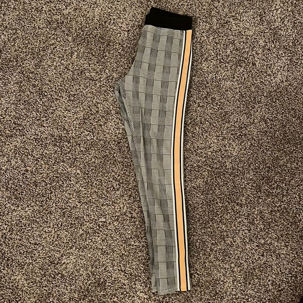 Plaid jeggings with yellow side strip